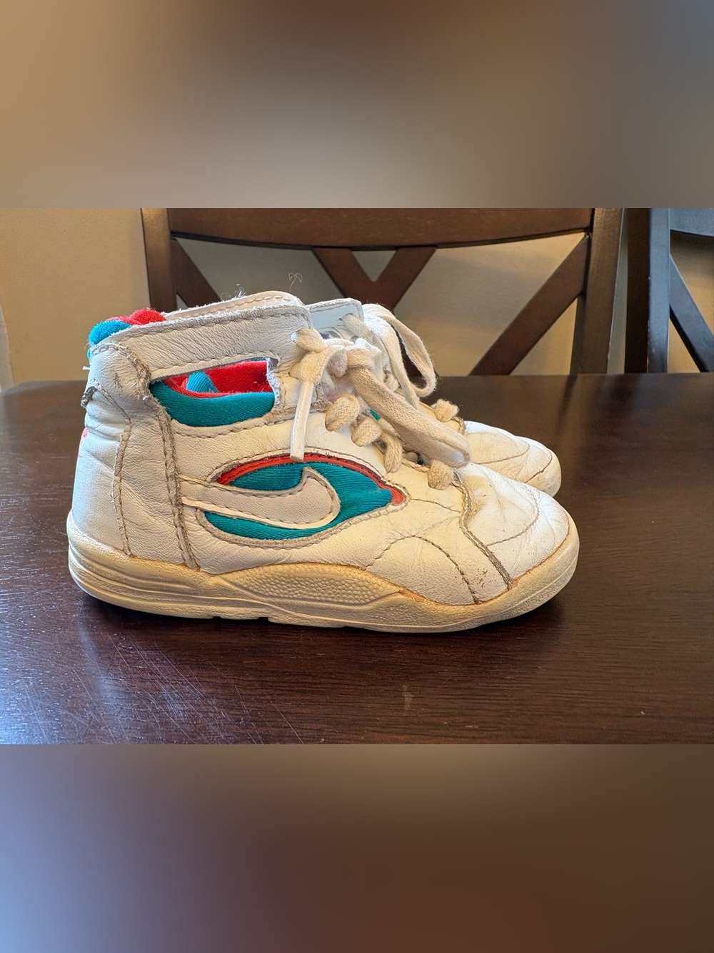 Nike Kids Accel Air High-Top Sneakers with Teal & Red Accents vintage 90s Size 6